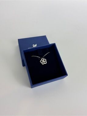 Swarovski Silver Flower Pendant Necklace
